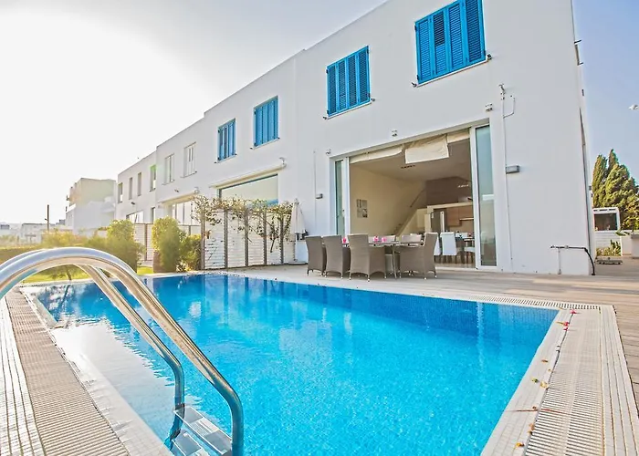 Leana Front Line Vila Protaras