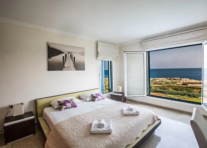 Vila Leana Front Line Protaras