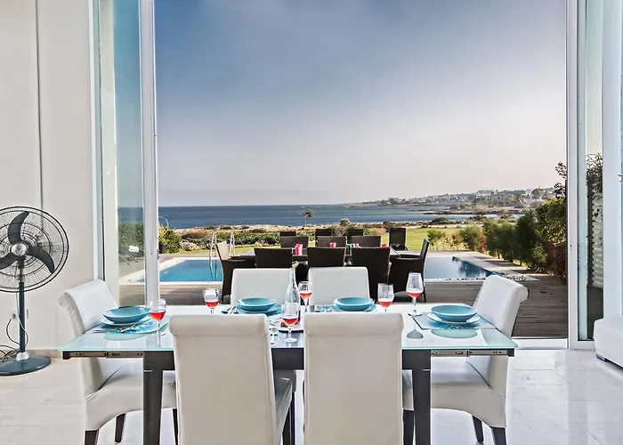 Leana Front Line Vila *