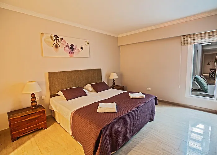 Leana Front Line Vila Protaras