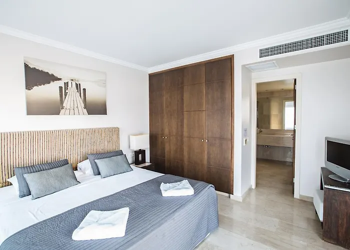 Leana Front Line Vila Protaras