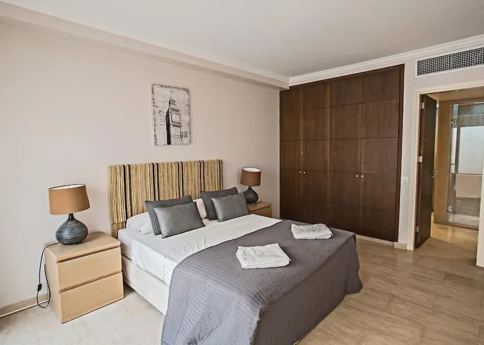 Vila Leana Front Line *