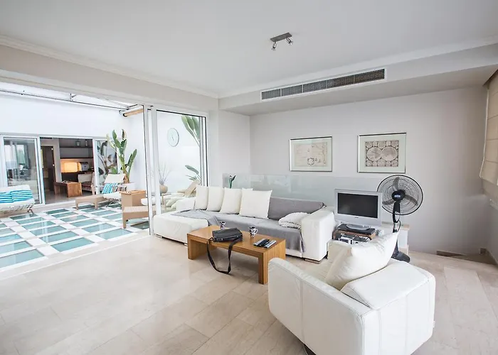 Vila Leana Front Line *