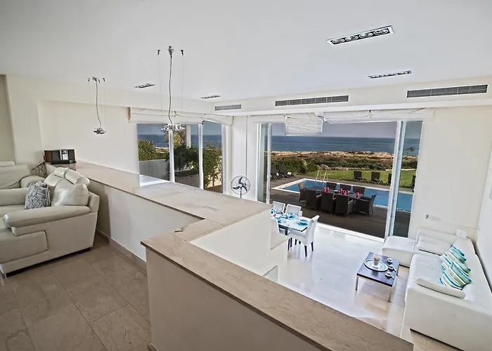 Вилла Leana Front Line *