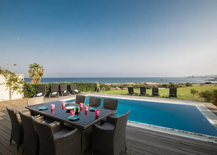 Leana Front Line Вилла