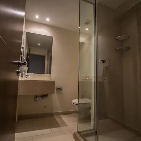 Leana Front Line Protarász