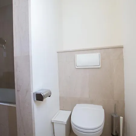 Villa Leana Front Line *