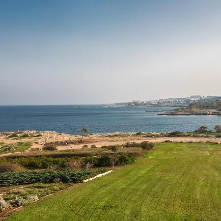 Villa Leana Front Line *