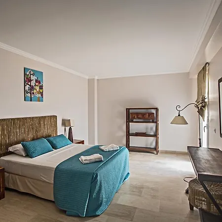 Villa Leana Front Line