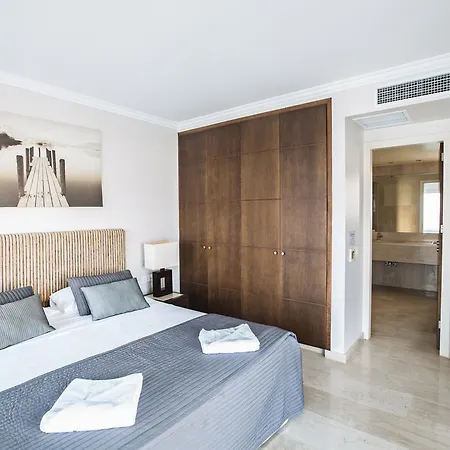 Leana Front Line Villa Protarász