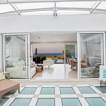 Leana Front Line Πρωταράς