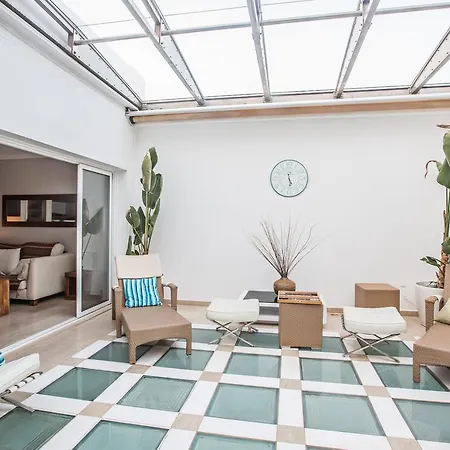 Leana Front Line Protarász