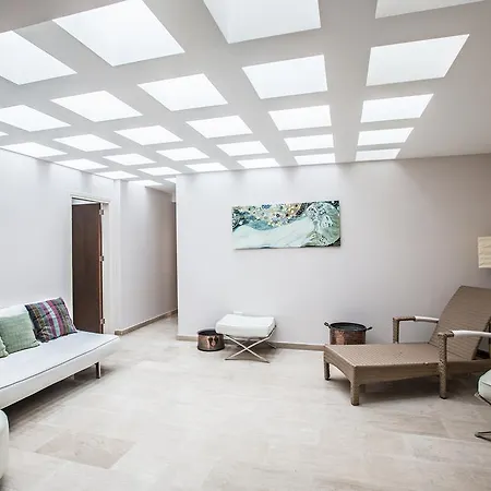 Leana Front Line Villa Protarász