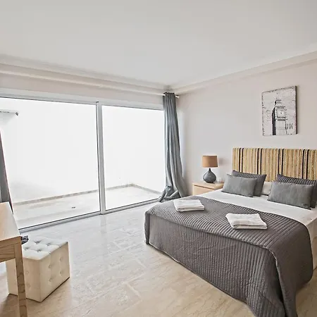 Leana Front Line Villa Protarász