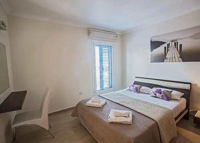 Leana Front Line Βίλα Πρωταράς