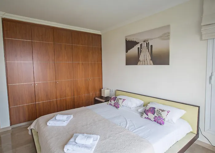 וילה Leana Front Line *