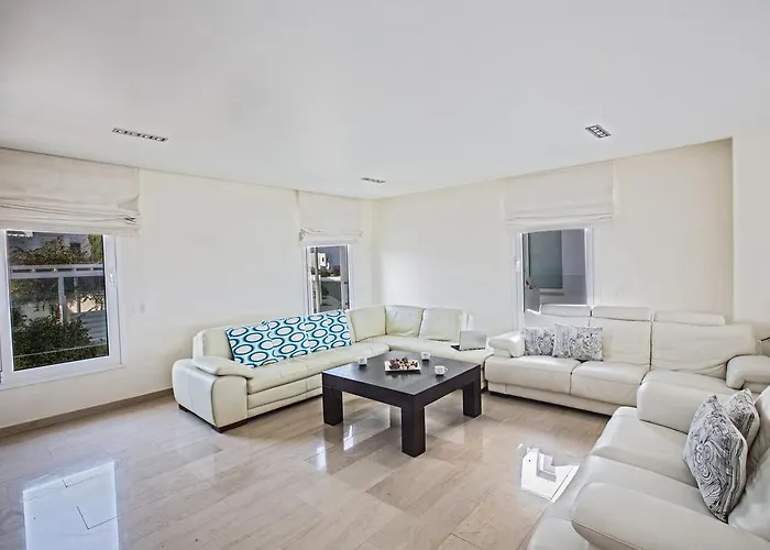 Leana Front Line וילה *