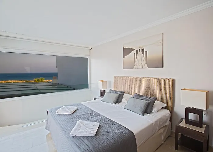 Leana Front Line וילה