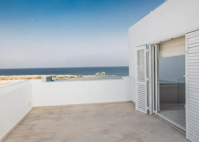 Βίλα Leana Front Line *