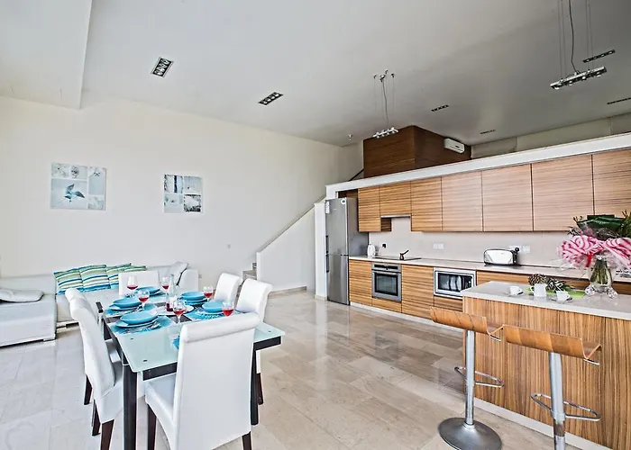 빌라 Leana Front Line